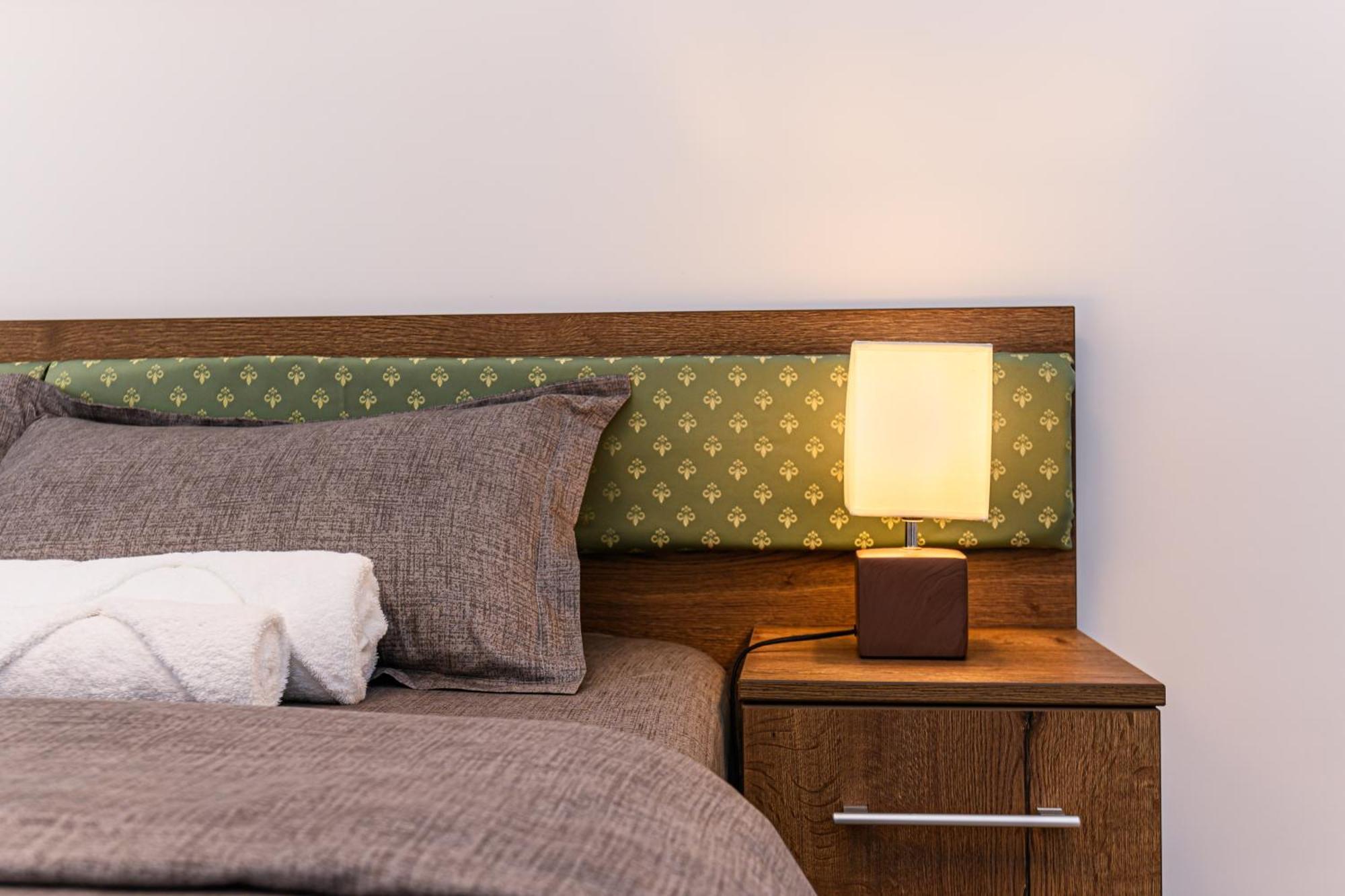 Luxury Landing Apartments Complex Qualis Braşov Esterno foto