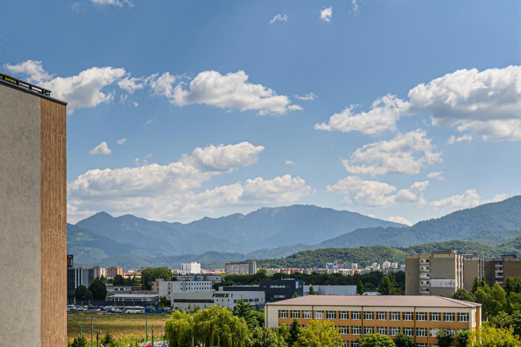 Luxury Landing Apartments Complex Qualis Braşov Esterno foto