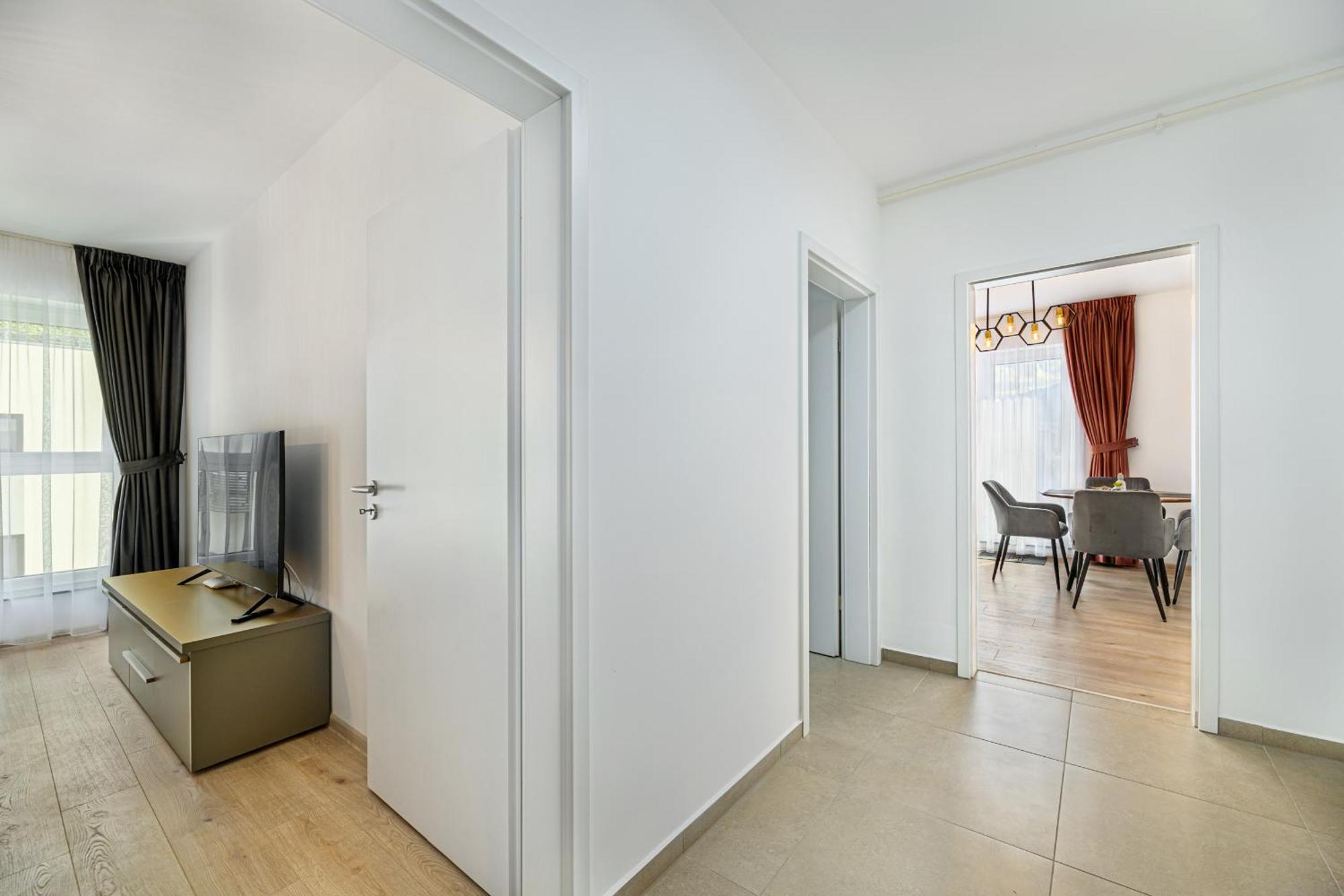 Luxury Landing Apartments Complex Qualis Braşov Esterno foto