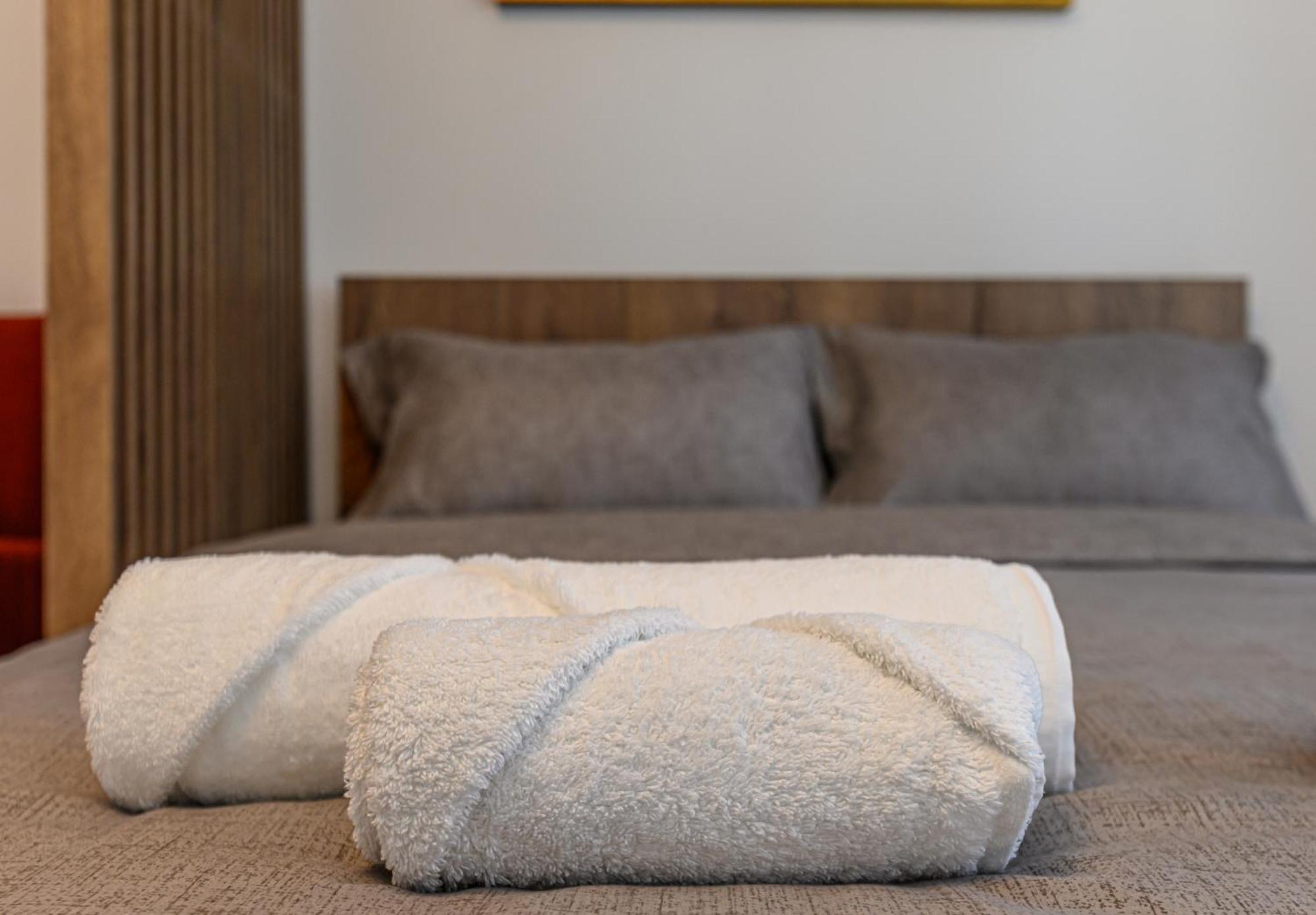 Luxury Landing Apartments Complex Qualis Braşov Esterno foto