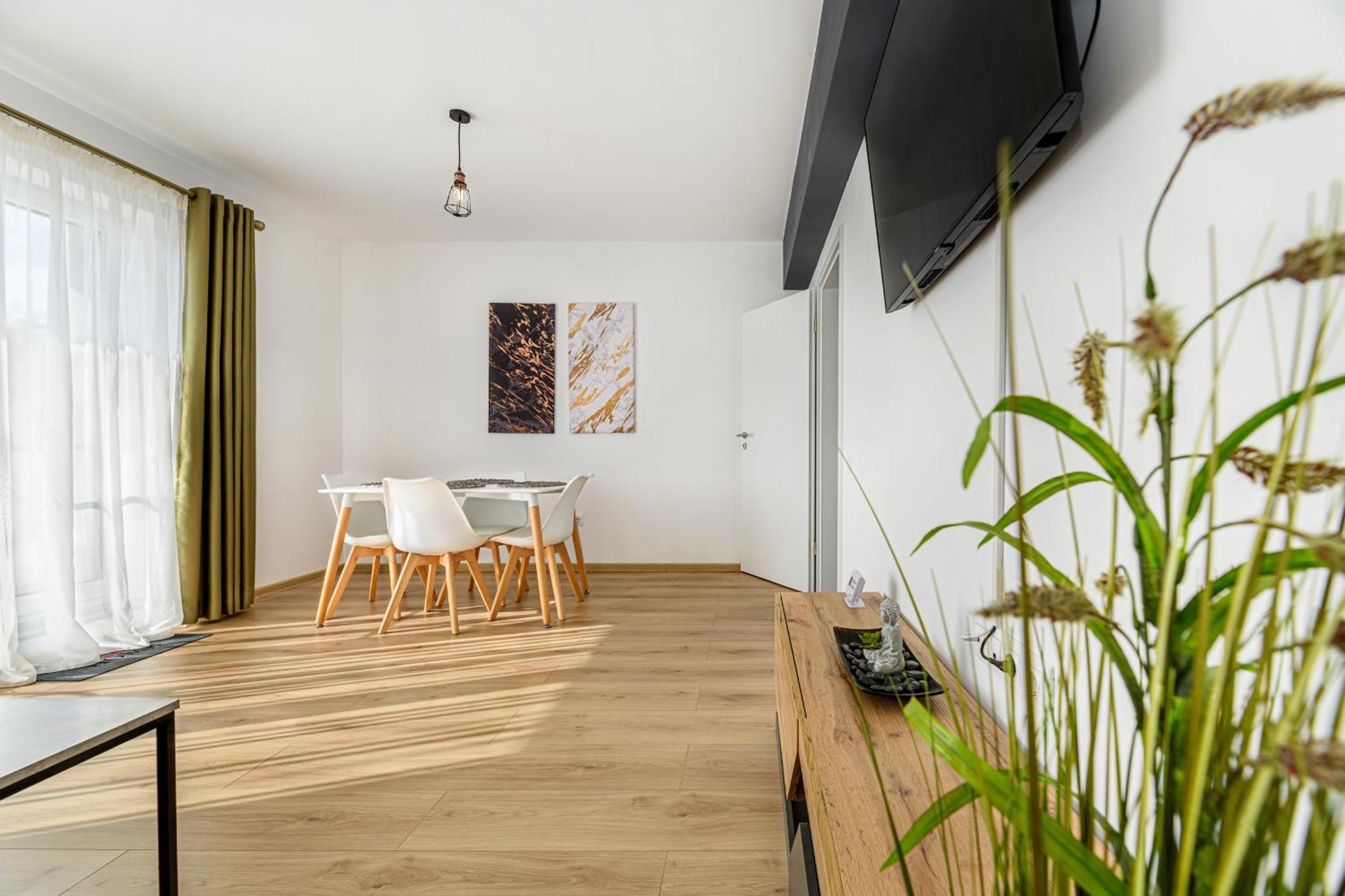 Luxury Landing Apartments Complex Qualis Braşov Esterno foto